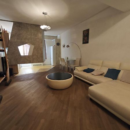 Luxury Apartement III Tbilisi Bagian luar foto